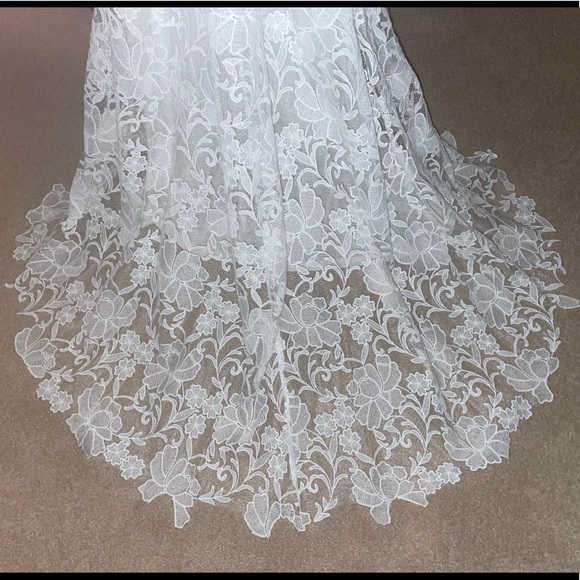 👰🏼💐HP💐👰🏾 1 Left • White Lace Wedding Gown 💐 - Picture 14 of 15